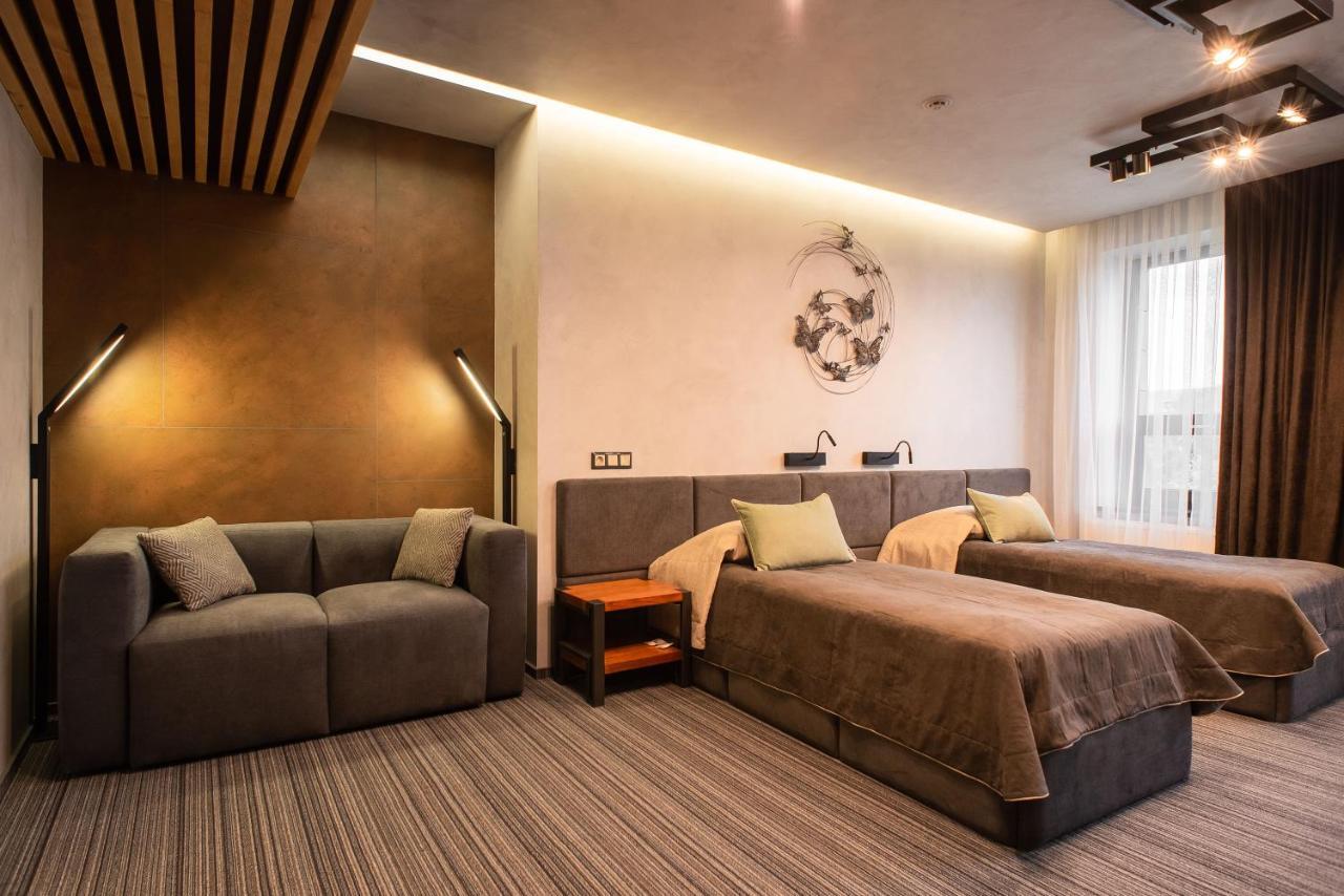 Mojo Hall Hotel Lutsʼk Dış mekan fotoğraf