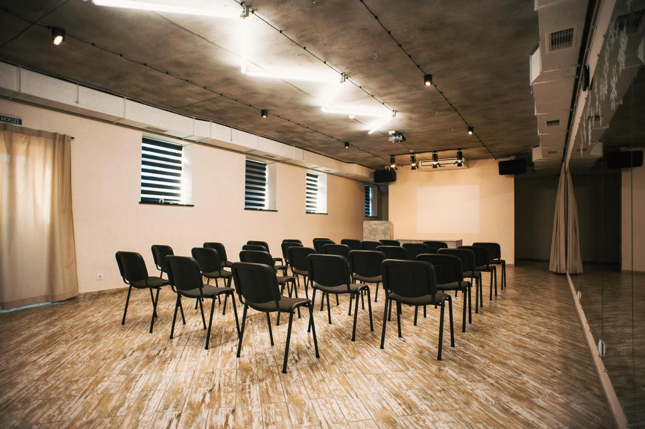 Mojo Hall Hotel Lutsʼk Dış mekan fotoğraf