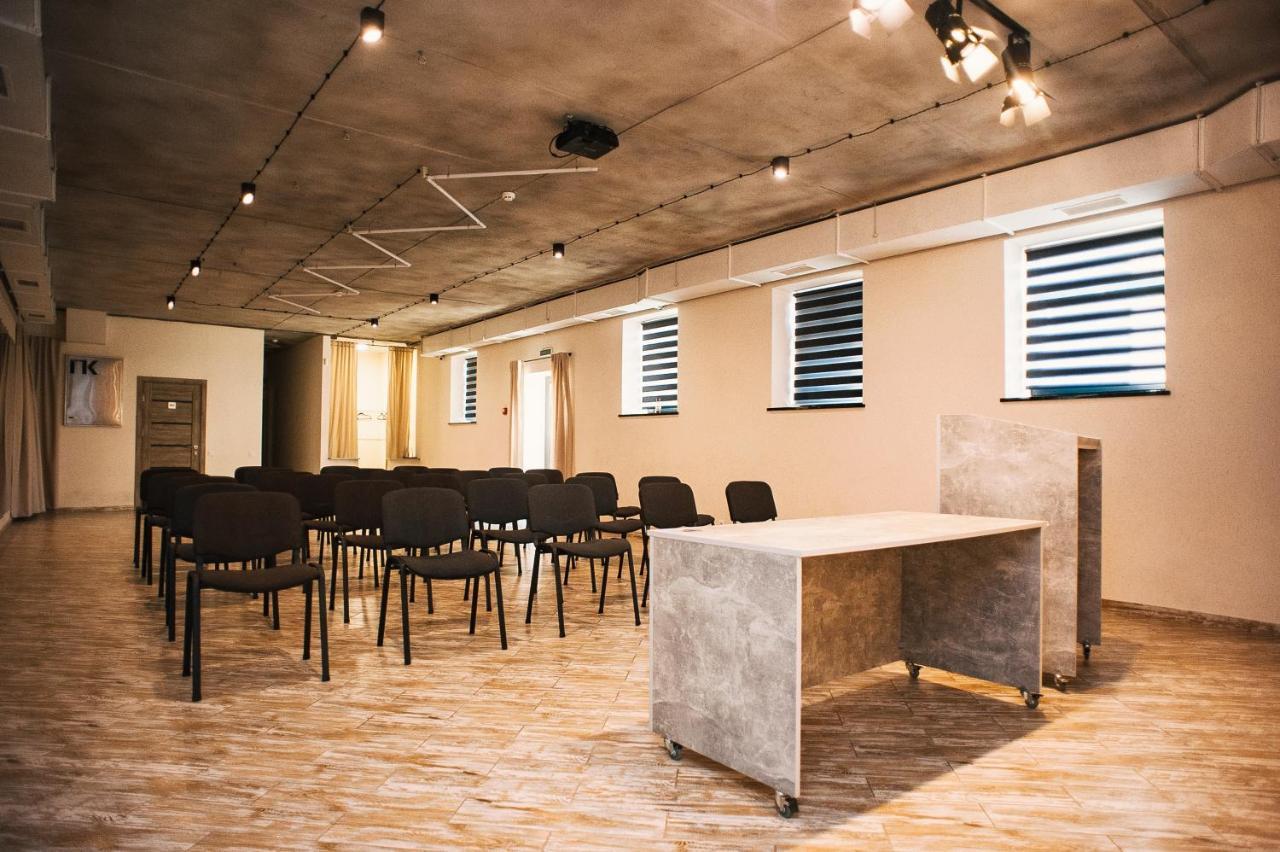 Mojo Hall Hotel Lutsʼk Dış mekan fotoğraf