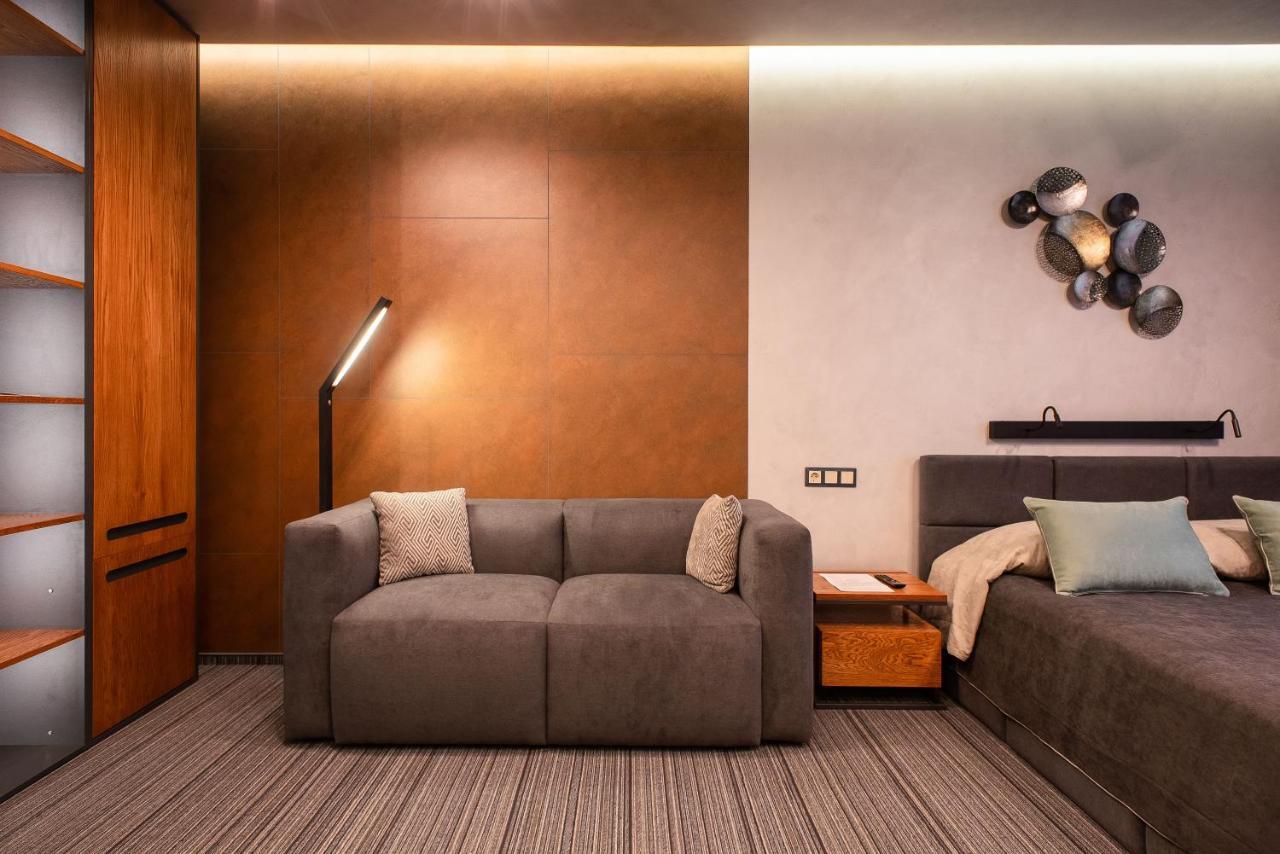 Mojo Hall Hotel Lutsʼk Dış mekan fotoğraf