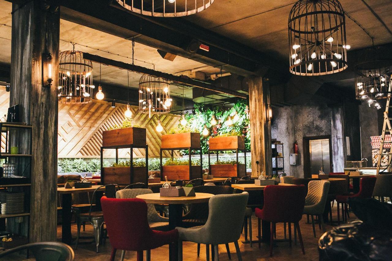 Mojo Hall Hotel Lutsʼk Dış mekan fotoğraf