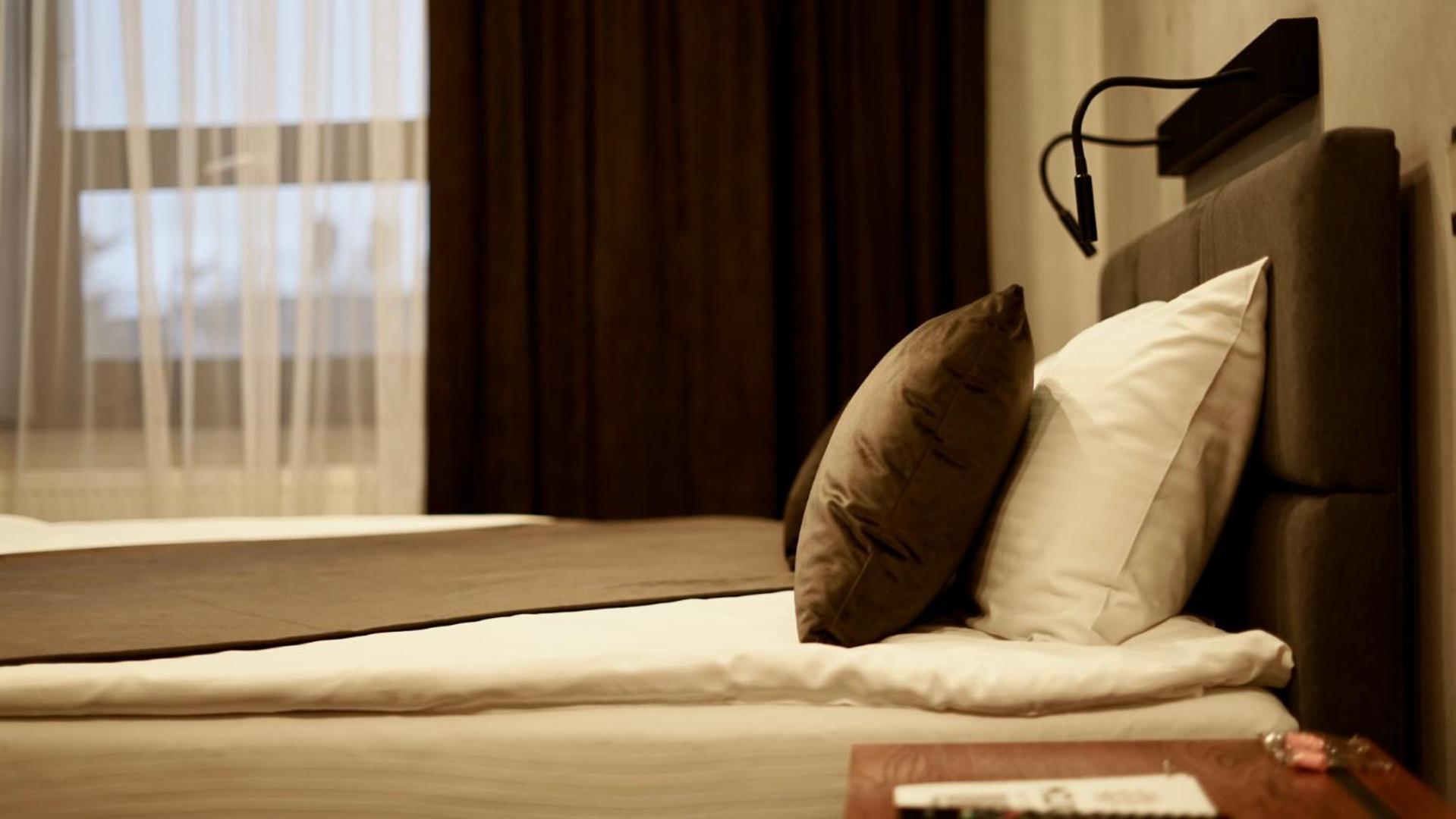 Mojo Hall Hotel Lutsʼk Dış mekan fotoğraf