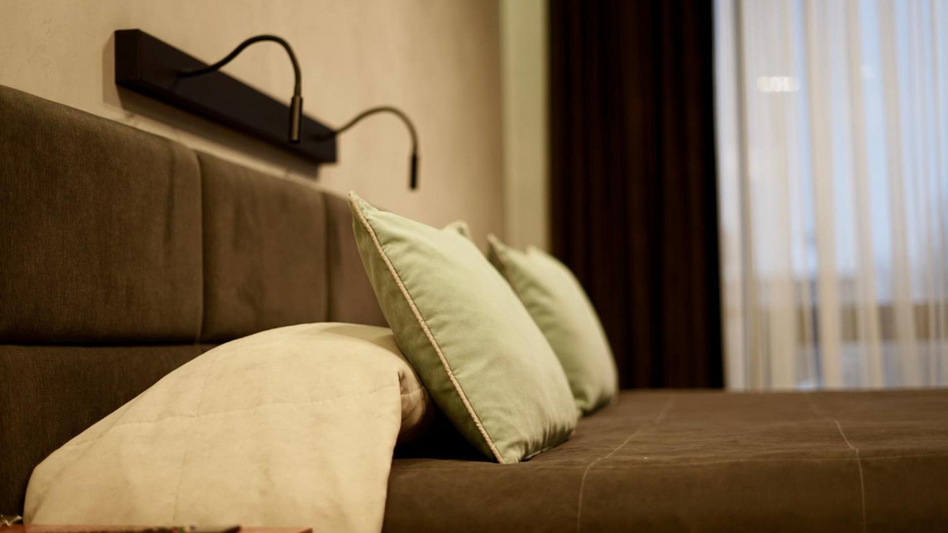 Mojo Hall Hotel Lutsʼk Dış mekan fotoğraf