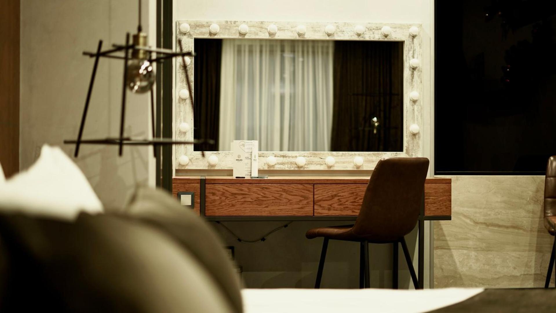 Mojo Hall Hotel Lutsʼk Dış mekan fotoğraf