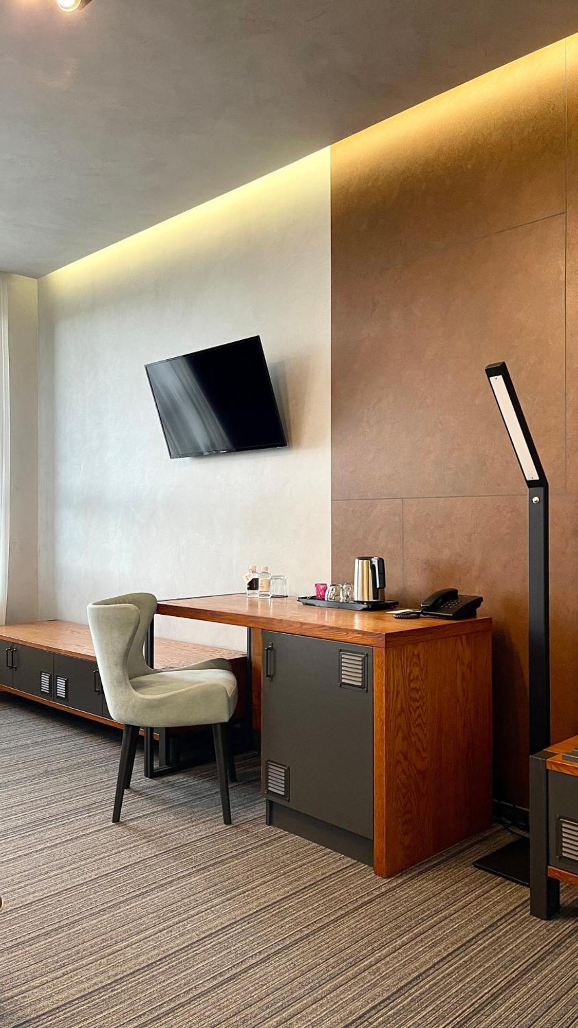 Mojo Hall Hotel Lutsʼk Dış mekan fotoğraf