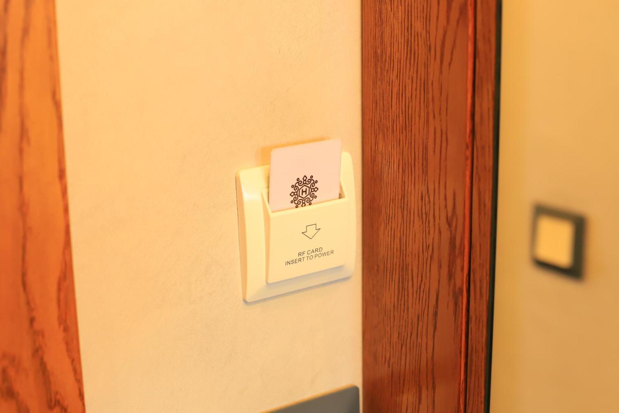 Mojo Hall Hotel Lutsʼk Dış mekan fotoğraf
