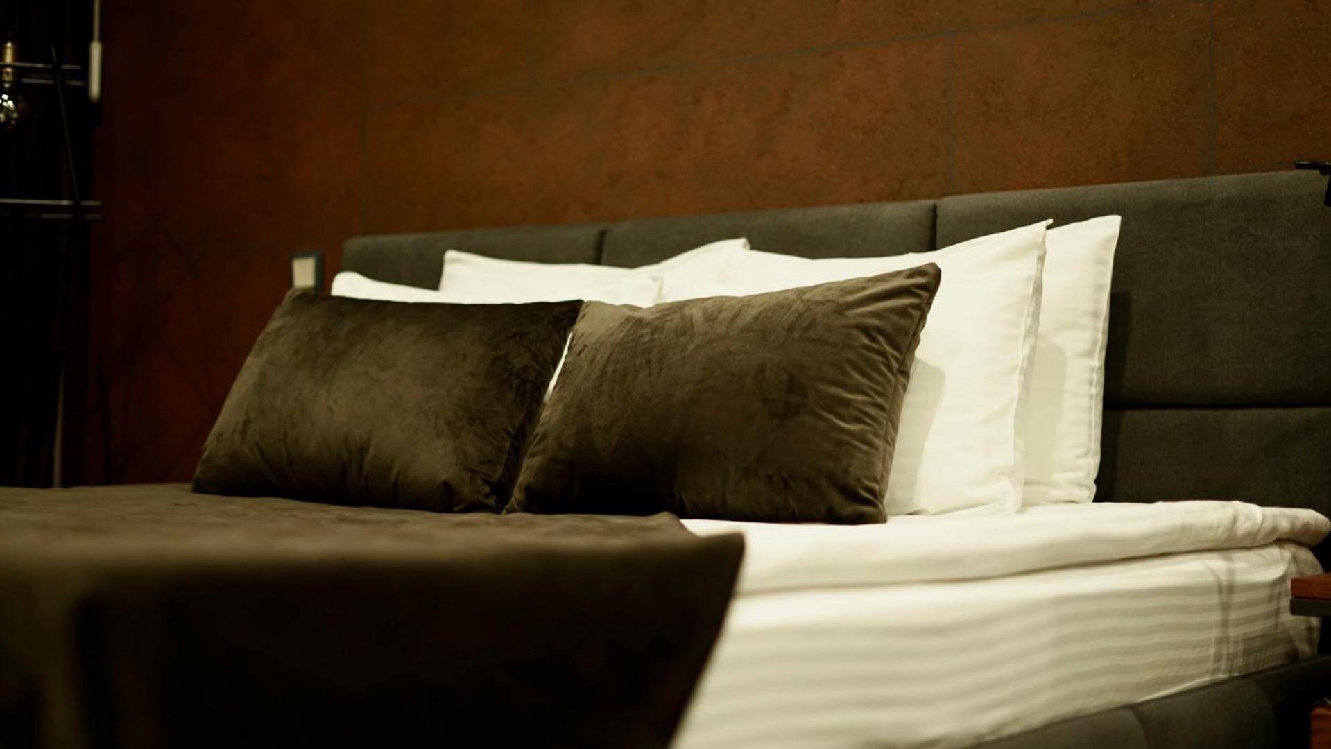 Mojo Hall Hotel Lutsʼk Dış mekan fotoğraf