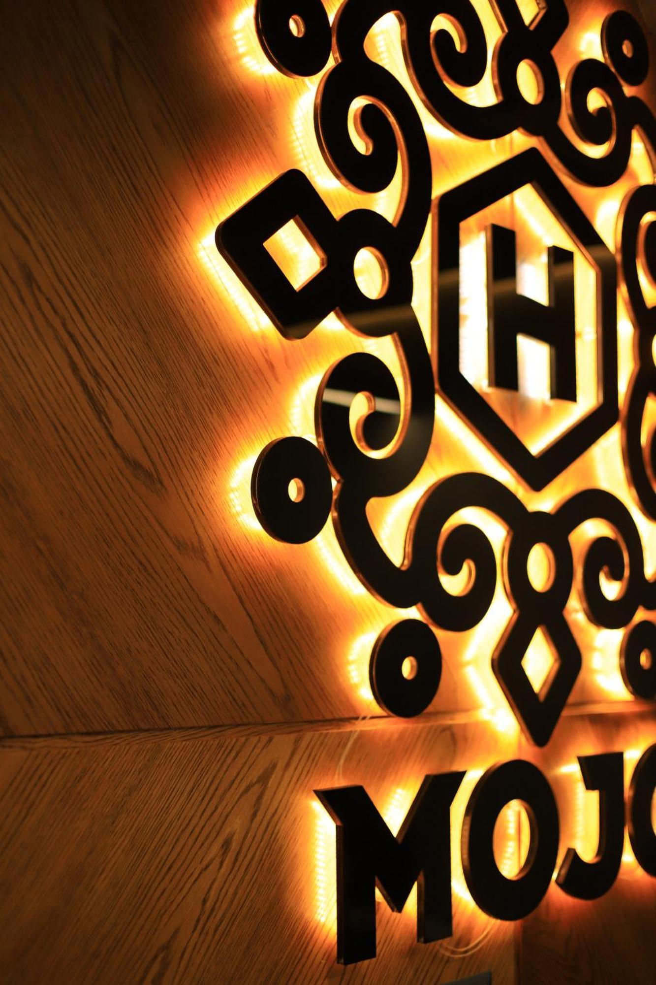 Mojo Hall Hotel Lutsʼk Dış mekan fotoğraf
